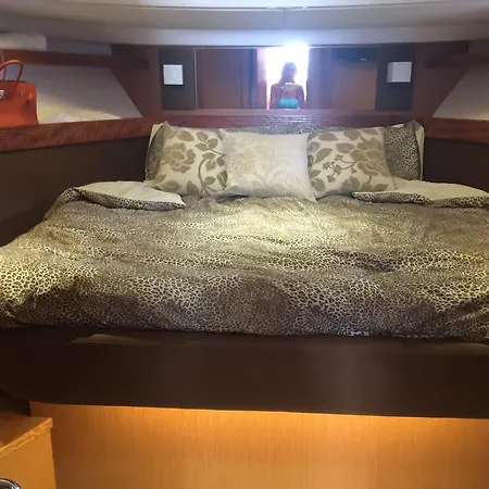 Smeralda Boat Di Charme 船上ホテル